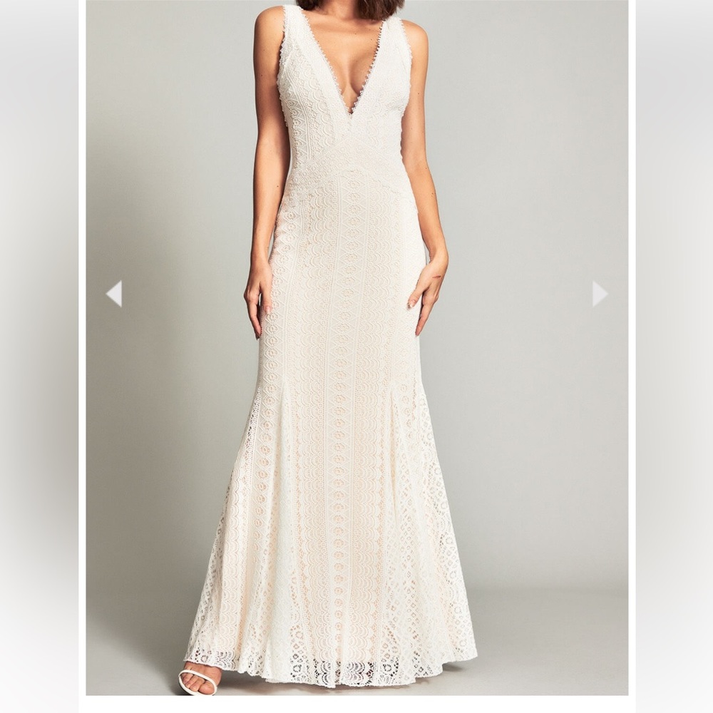 Tadashi Shoji: CADENCE GOWN